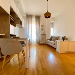 Appartamento Da Vinci - With Balcony In Design District - Tortona Area, Milano